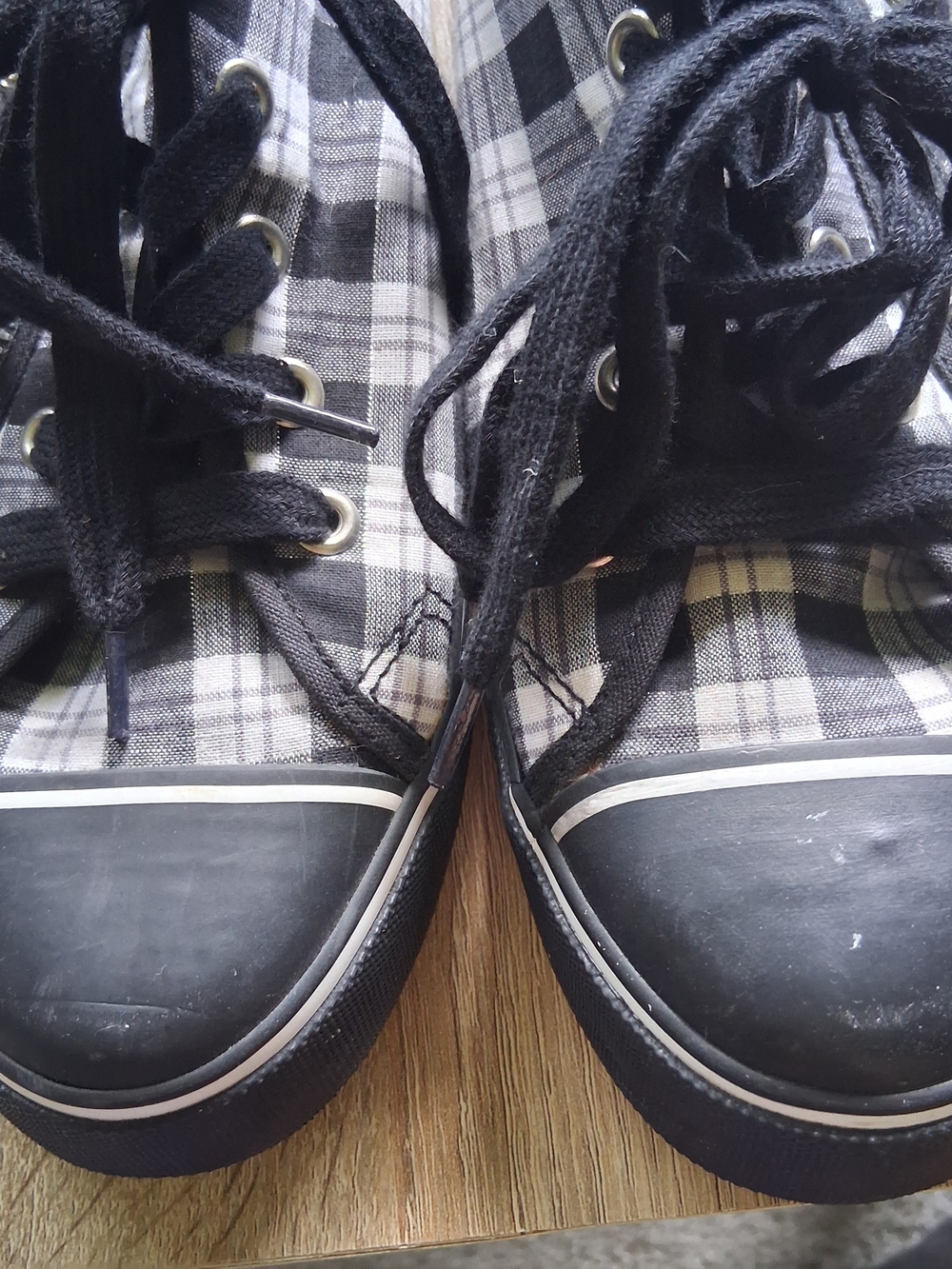 Plaid Black and White Lace-Up Sneakers Women's Size 10 BNWOT - Picture 5 of 6